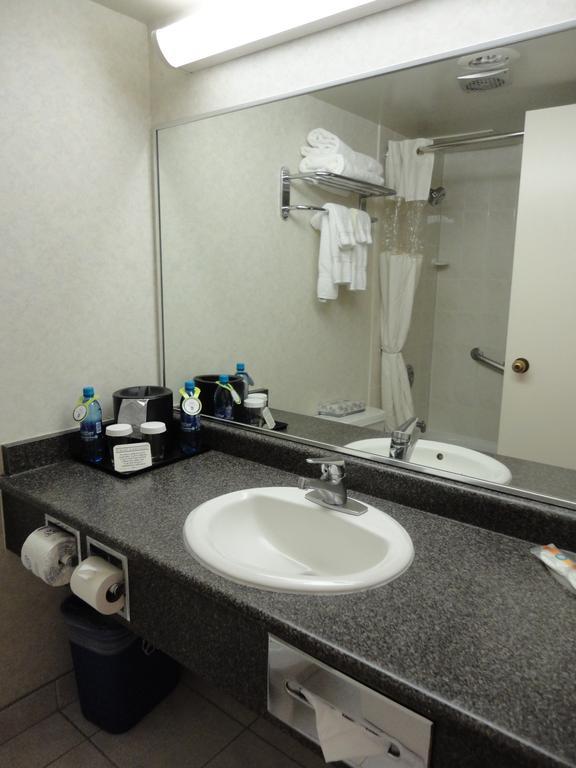 Quality Hotel Downtown-Inn At False Creek Vancouver Esterno foto